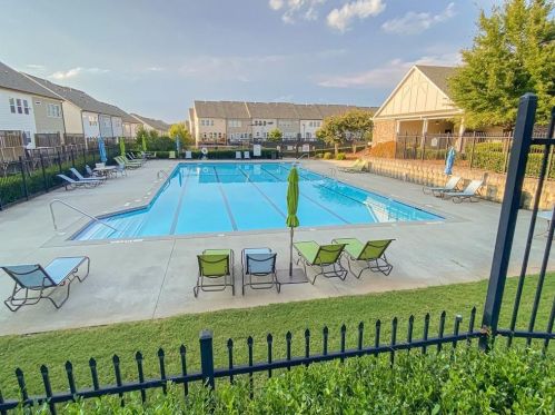 2077 Hatteras Way, Atlanta GA 30318-1085 exterior