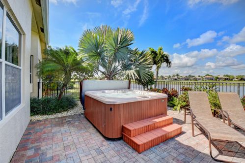 6947 Southport Dr, Boynton Beach FL 33472-6901 exterior