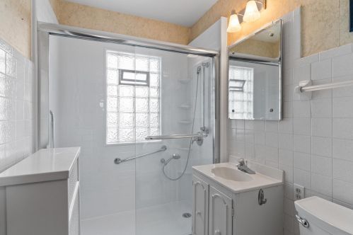 2233 63, Milwaukee WI 53213-1558 exterior