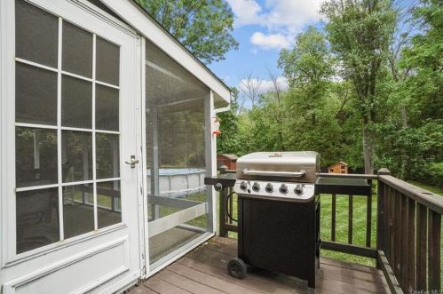 24 Tamarack Hl Dr, Poughkeepsie NY 12603-1112 exterior