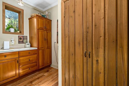 654 Bower Hill Rd, Pittsburgh PA 15243-2040 exterior