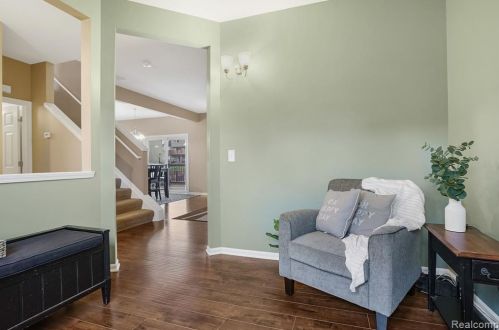 823 Cyn Crk Dr, Holly MI 48442-1560 exterior