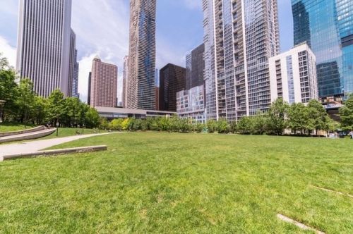 400 Randolph St, Chicago IL  60601-7313 exterior