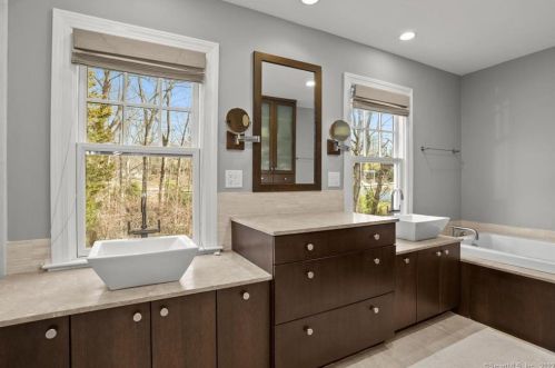 231 Bayberry Ln, Westport CT 06880-4026 exterior