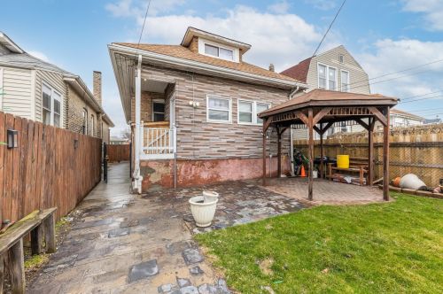 5643 California, Chicago IL 60659-4815 exterior