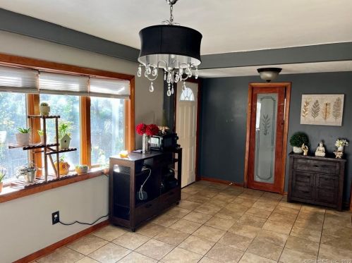 12 7 St, Derby CT 06418-1202 exterior