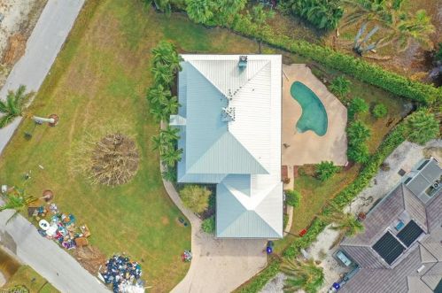 330 Hawser Ln, Naples FL 34102-5031 exterior