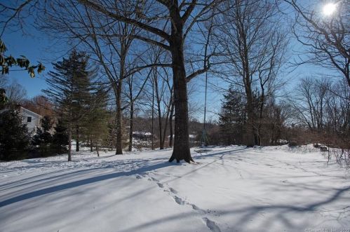 97 Holmes Rd, Ridgefield CT  06877-4303 exterior