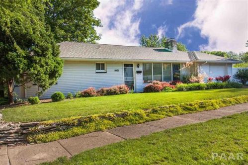 1001 Hamilton St, Pekin, IL 61554-3551