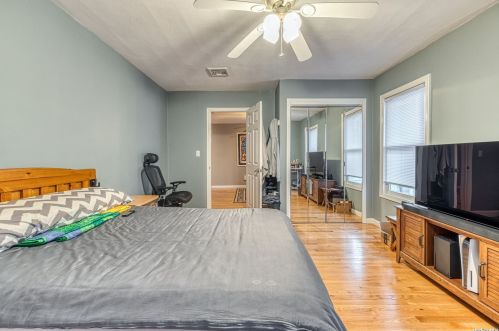 51 7 St, Valley Stream NY 11581-1255 exterior