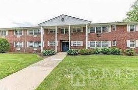 32 Woodedge Ave, Edison NJ exterior