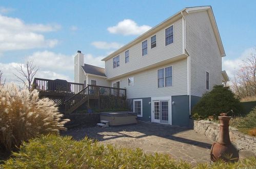31 Hartstone Dr, Poughkeepsie, NY 12603-6234