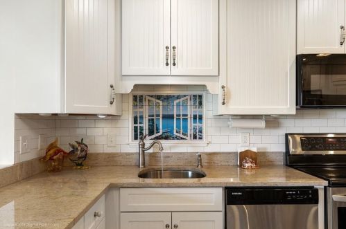 4 Capella, Middletown RI 02840-1587 exterior