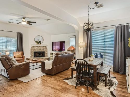 4329 Cyn Gln Cir, Austin TX 78732-2187 exterior