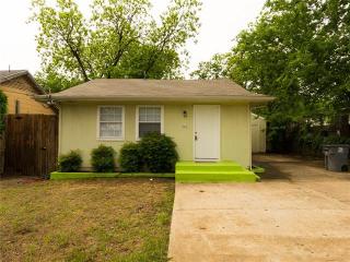 922 Elmdale Pl, Dallas TX  75224-1302 exterior