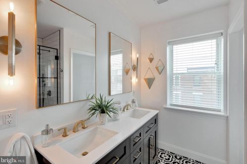 1435 Dickinson St, Philadelphia PA  19146-4841 exterior