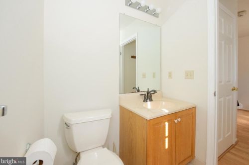 362 Bowler Ct, Piscataway NJ 08854-6649 exterior