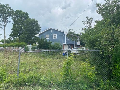 69 11 St, Huntington Station NY 11746-1728 exterior