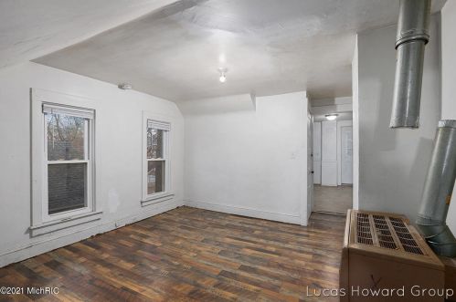 701 Vries St, Grand Rapids MI 49503-8118 exterior