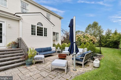 13 Casselberry Way, Princeton NJ 08540-6271 exterior