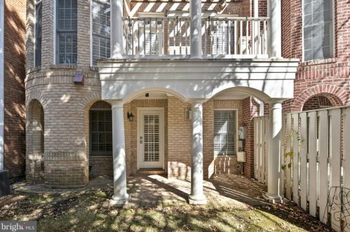 1822 Fonthill Ct, Mc Lean VA 22102-4792 exterior