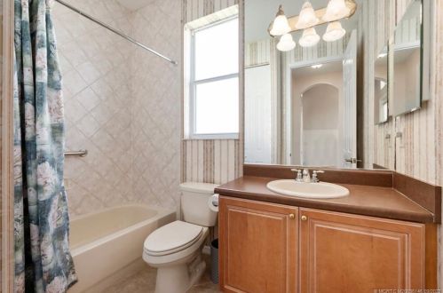 271 Lk Frst Way, Fort Pierce FL 34986-1771 exterior