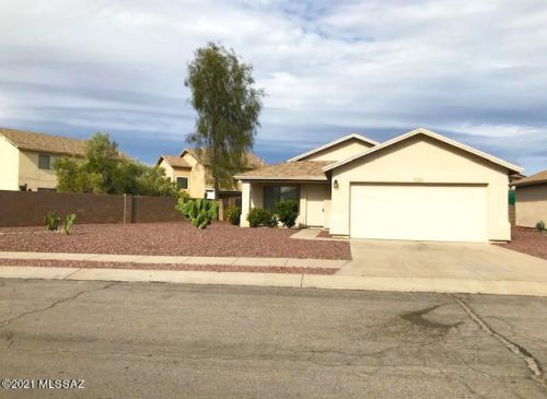 7731 Lions Spring Way, Tucson, AZ 85747-5651