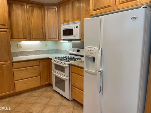 4687 San Sebastian Dr, Oxnard CA  93035-3644 exterior