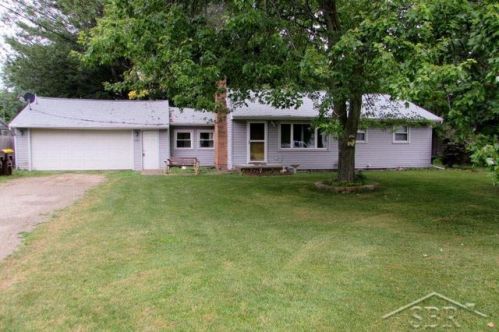 706 1st St, Chesaning, MI 48616-1414