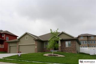 6828 Park Crest Dr, Omaha NE  68133-2114 exterior