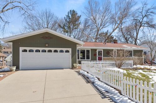 1605 Tarragon Dr, Madison WI  53716-1858 exterior