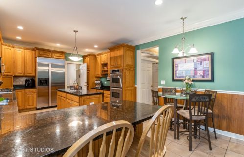 864 Hickman Ln, Bull Valley IL 60098-3027 exterior