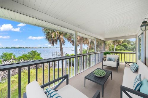 10060 Tropical Trl, Merritt Island FL 32953-6060 exterior