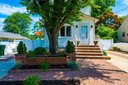 25 Raymond St, Edison, NJ 08817-5063