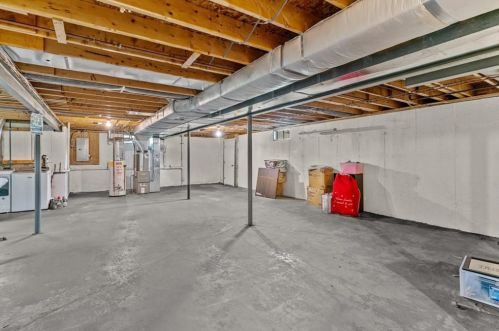 65 Carriage Trl, Middletown RI 02842-7251 exterior