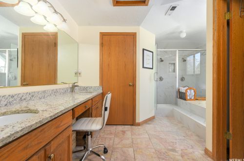 8842 Sunridge Dr, Sandy UT 84093-7044 exterior