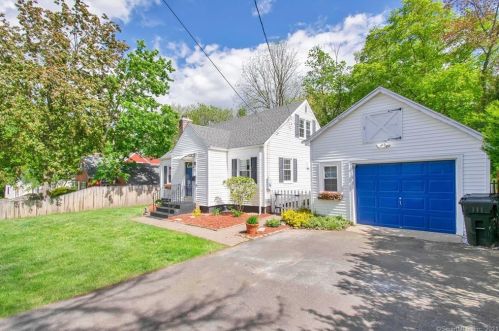 79 Circle Dr, Windsor Locks, CT 06096-1315