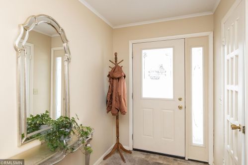 11 Carvers Grn, Chaska, MN 55318-1036