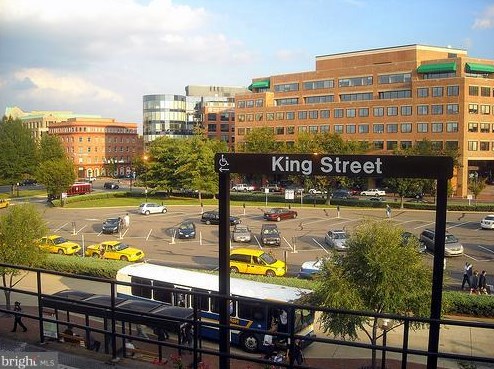 2151 Jamieson Ave, Alexandria VA 22314-5705 exterior