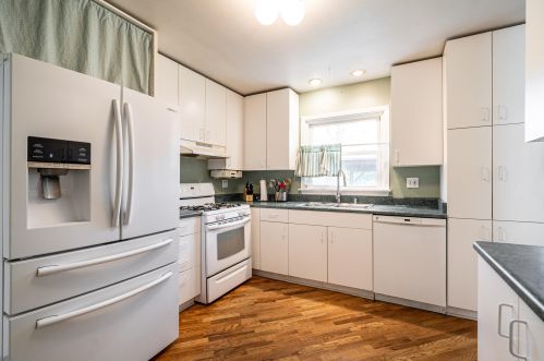 8456 51, Milwaukee WI 53223-3002 exterior