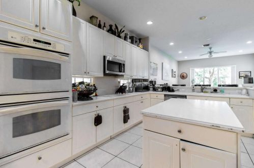 2221 Newport Is Blvd, Fort Pierce FL 34953-4586 exterior