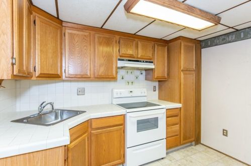 702 Knollwood Dr, Woonsocket RI 02895-2632 exterior