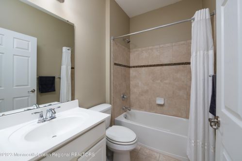 16 Pate Dr, Middletown NJ 07748-1700 exterior