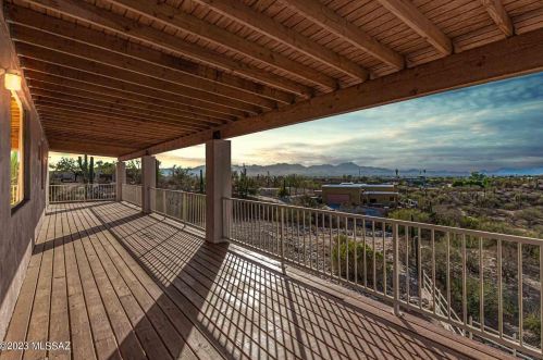 828 Cresta Loma Dr, Tucson AZ 85704-3706 exterior