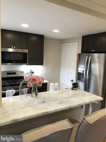 2607 Farmington Dr, Alexandria VA  22303-1312 exterior