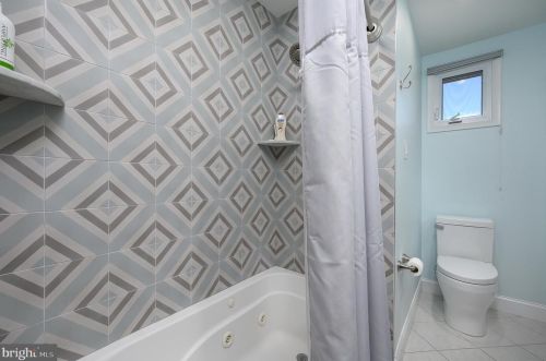 747 Bobwhite Ln, Huntingdon Valley PA 19006-2117 exterior