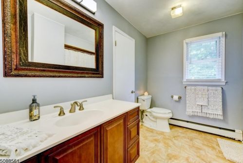 141 Hillside Ave, Bridgewater NJ  08807-1728 exterior