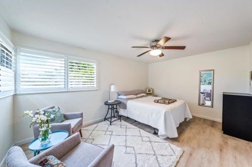 24 Kings Rd, Naples FL 34112-0628 exterior