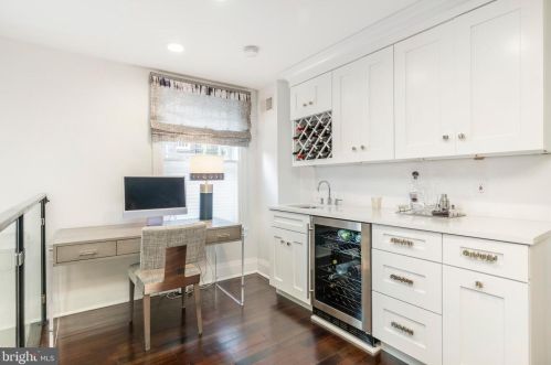 2109 Locust St, Philadelphia PA 19103-4802 exterior