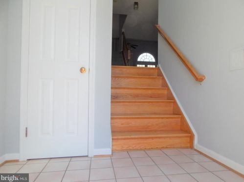 7019 Ashleigh Manor Ct, Alexandria VA  22315-4756 exterior